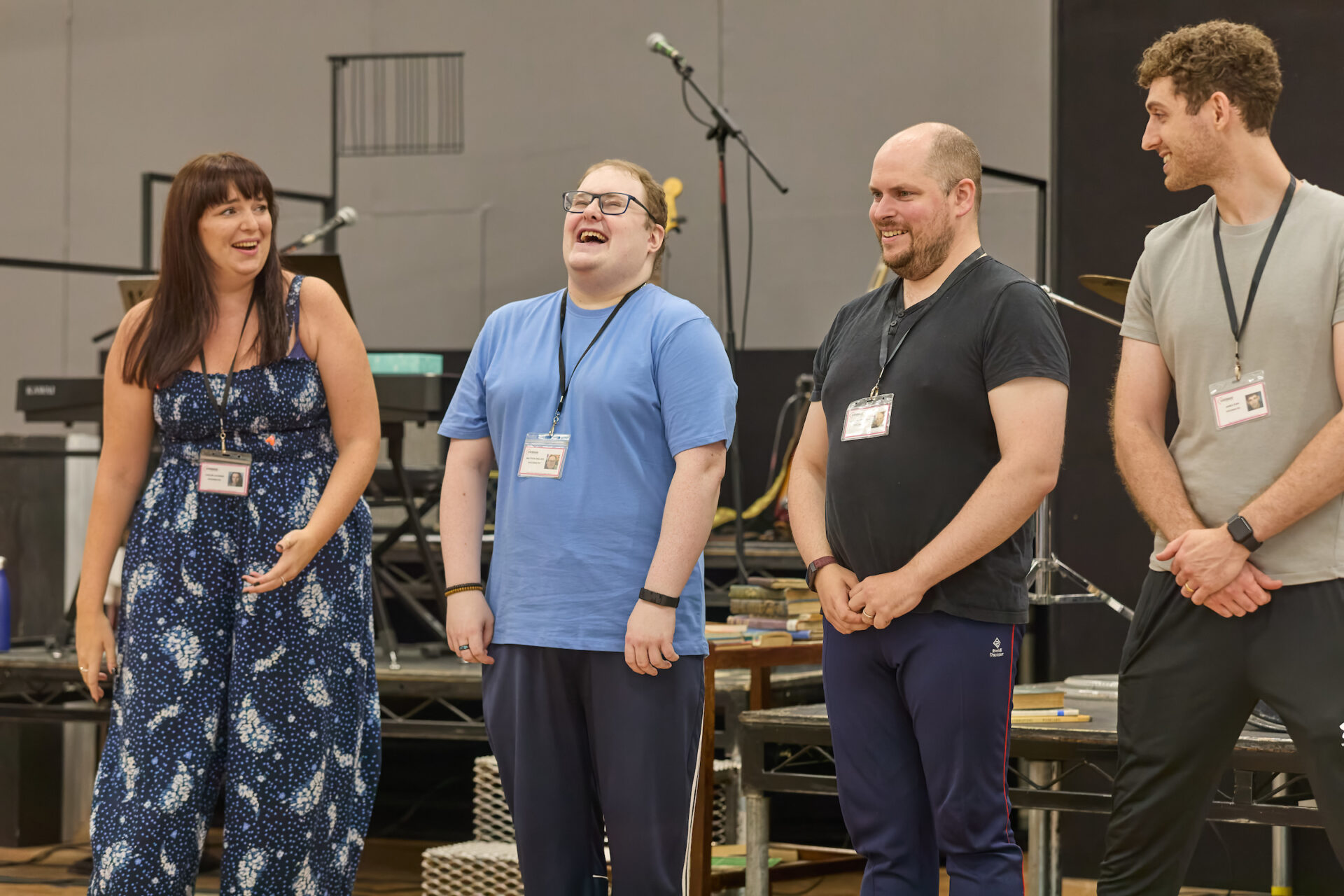 Caitlin Lavagna (Sian / Ensemble), Matthew Mullins (John), Richard Newnham (Dr. Cooper) a James Ifan (Birch / Ensemble) yn Ymarferion Housemates (c) Mark Douet