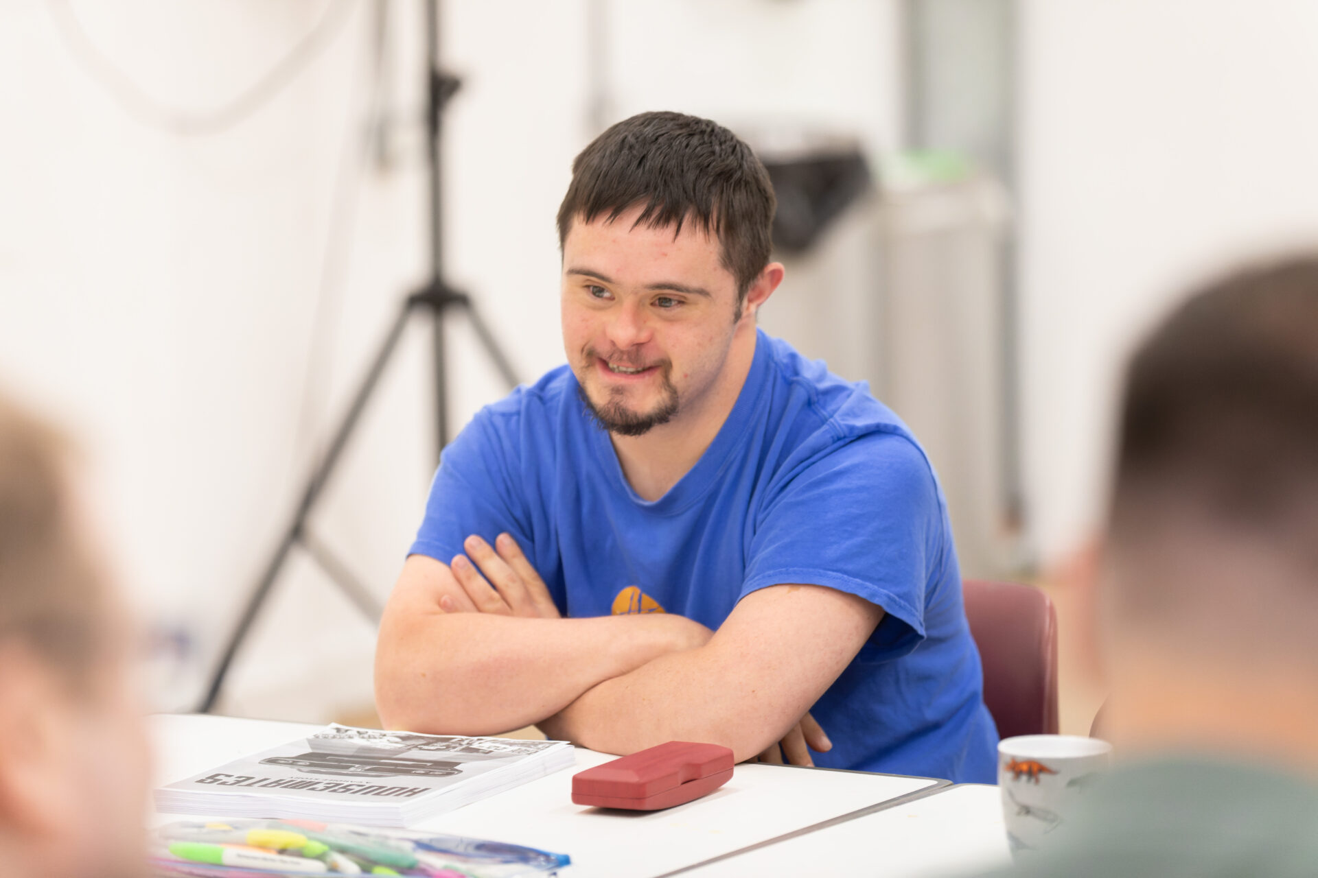 Gareth John (Alan) in the first Housemates readthrough (c) Mark Douet