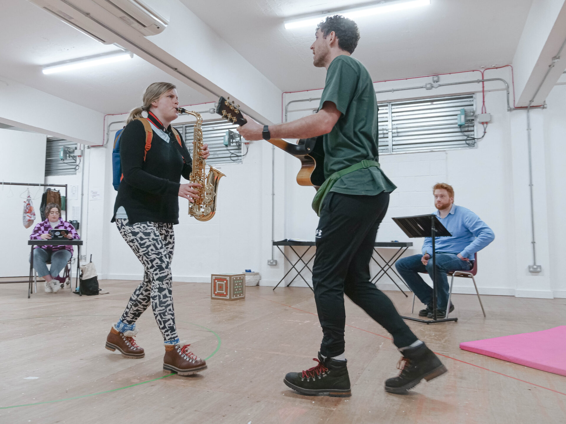 Elin Phillips (Gretel) and James Ifan (Hansel) in Hansel and Gretel rehearsals. (c) Chris Lloyd