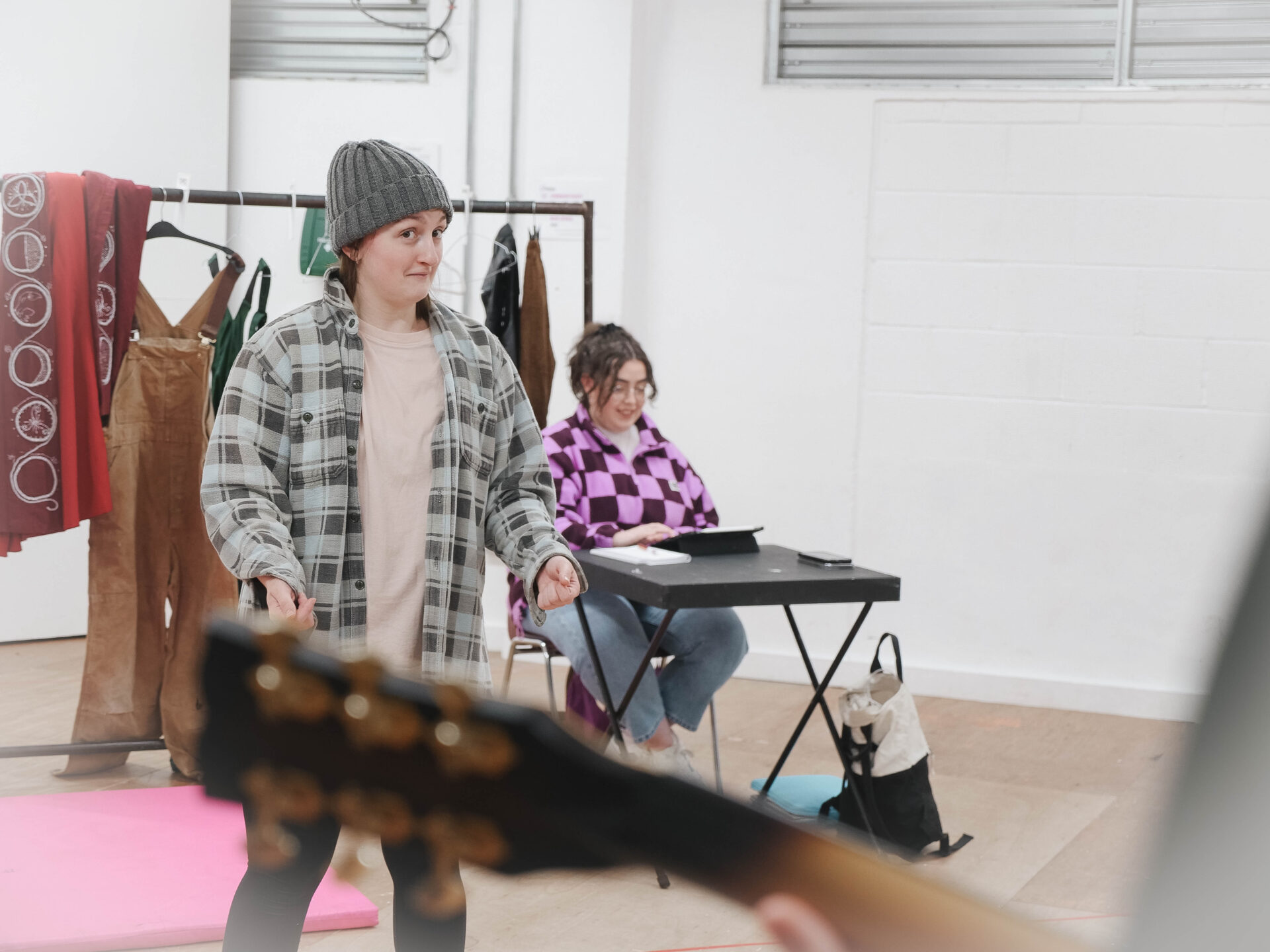 Mari Fflur (Dad / Spencer Squirrel / Trefor Tree / Sioned Siocled) in Hansel and Gretel rehearsals. (c) Chris Lloyd