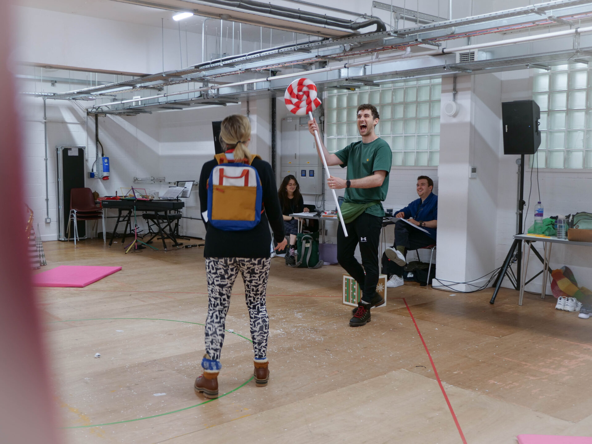 James Ifan (Hansel) and Elin Phillips (Gretel) in Hansel and Gretel rehearsals. (c) Chris Lloyd